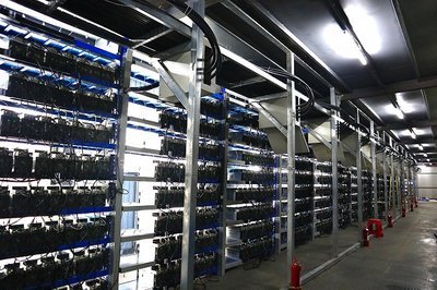 Ethereum mining farm using smart power management for efficiency