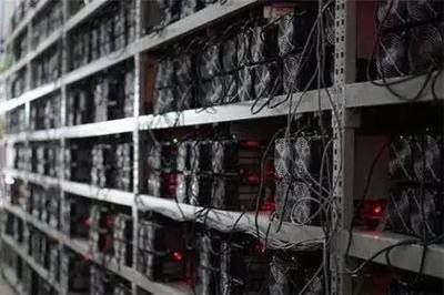 High-tech Canadian mining farm illustrating optimized ASIC setups
