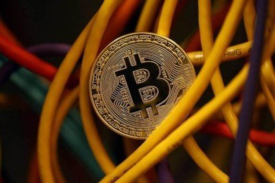 An efficient mining rig setup in a US hosting facility, optimized for Bitcoin and Ethereum mining